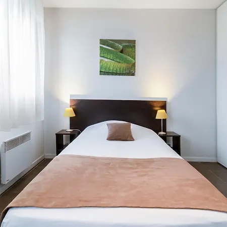 – Zénith 3* Pau