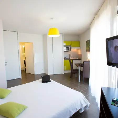 – Zénith 3* Pau