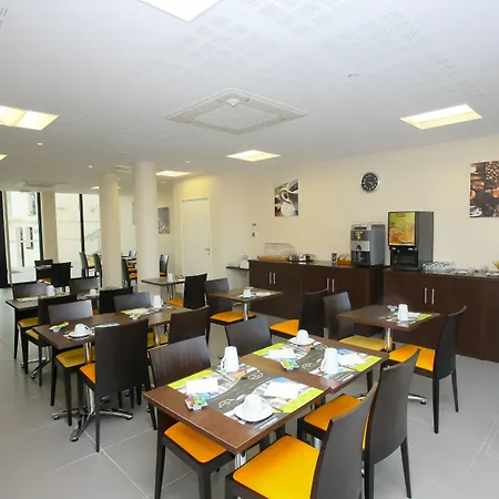 - - Zenith Apartmanhotel 3*