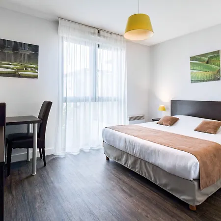 - - Zénith Apart-hotel 3*