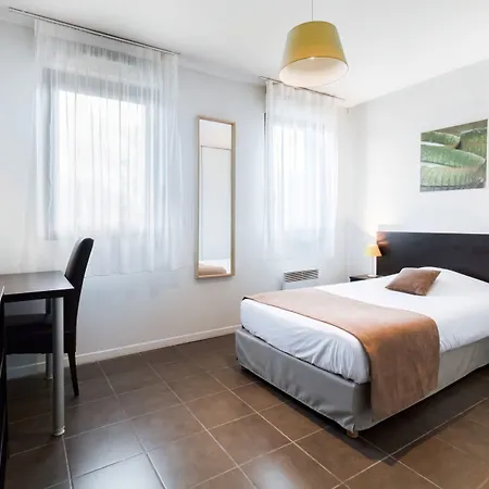 - - Zenith 3* Pau