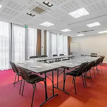 - - Zenith 公寓式酒店 波城