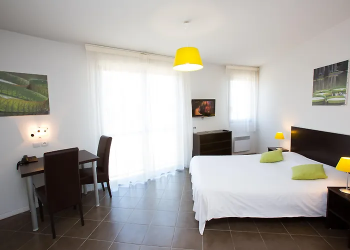 – Zénith Aparthotel Pau