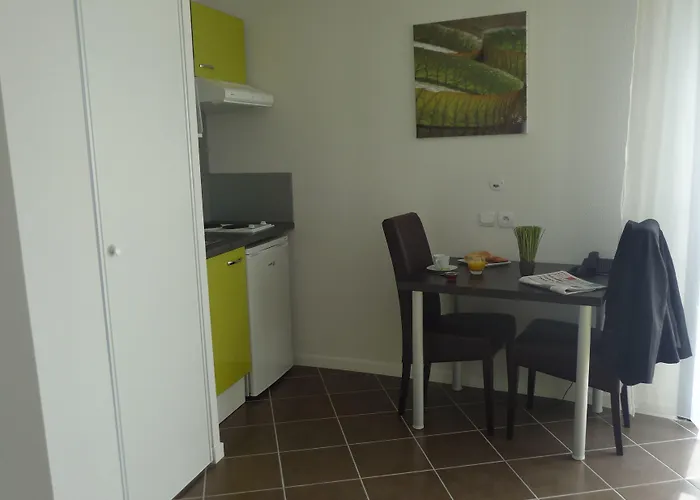 – Zénith Aparthotel 3*