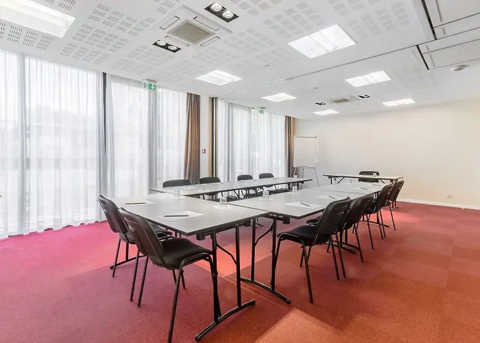 – Zénith Aparthotel Pau