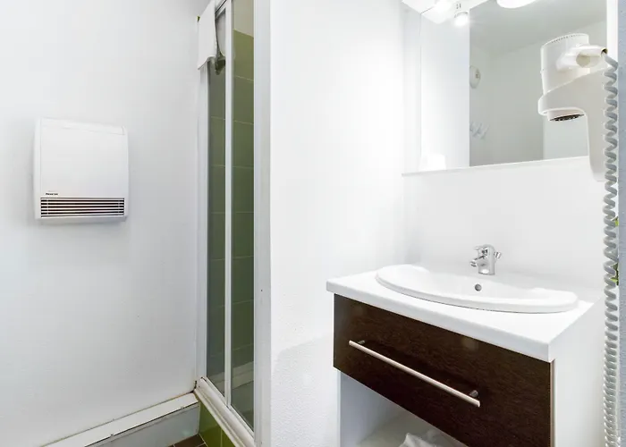 – Zénith Aparthotel Pau