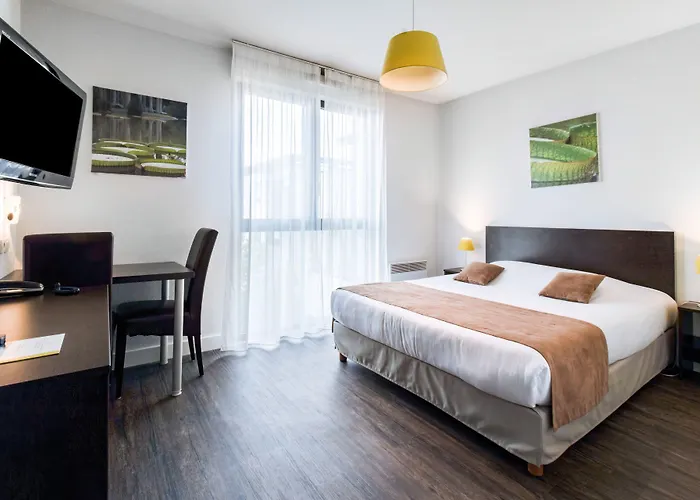 – Zénith Aparthotel 3*